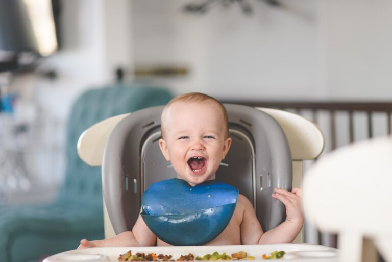 infant newborn eating time